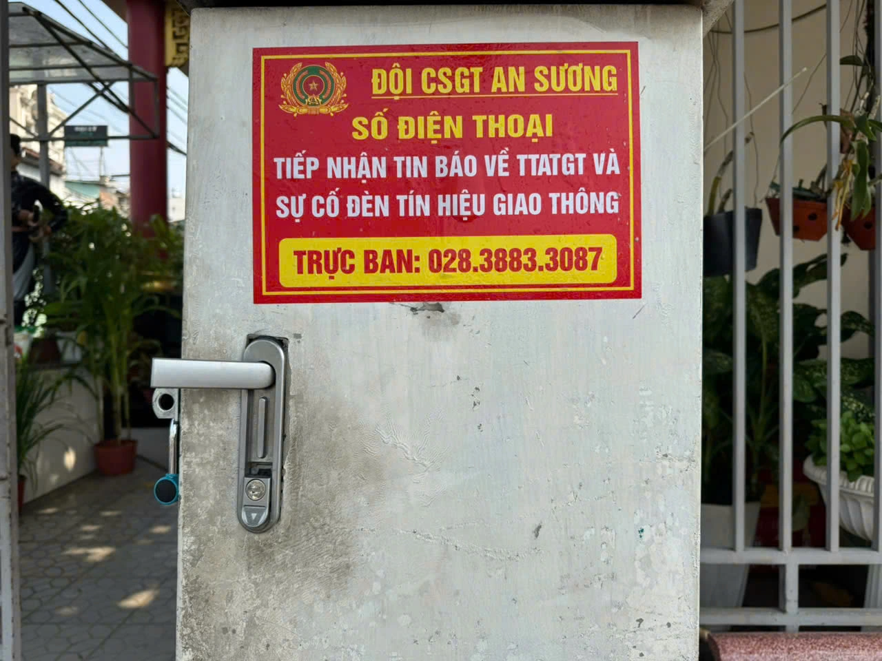 Đèn tín hiệu bất ngờ thay đổi, người tham gia giao thông xử lý thế nào? Đèn tín hiệu bất ngờ thay đổi, người tham gia giao thông xử lý thế nào?