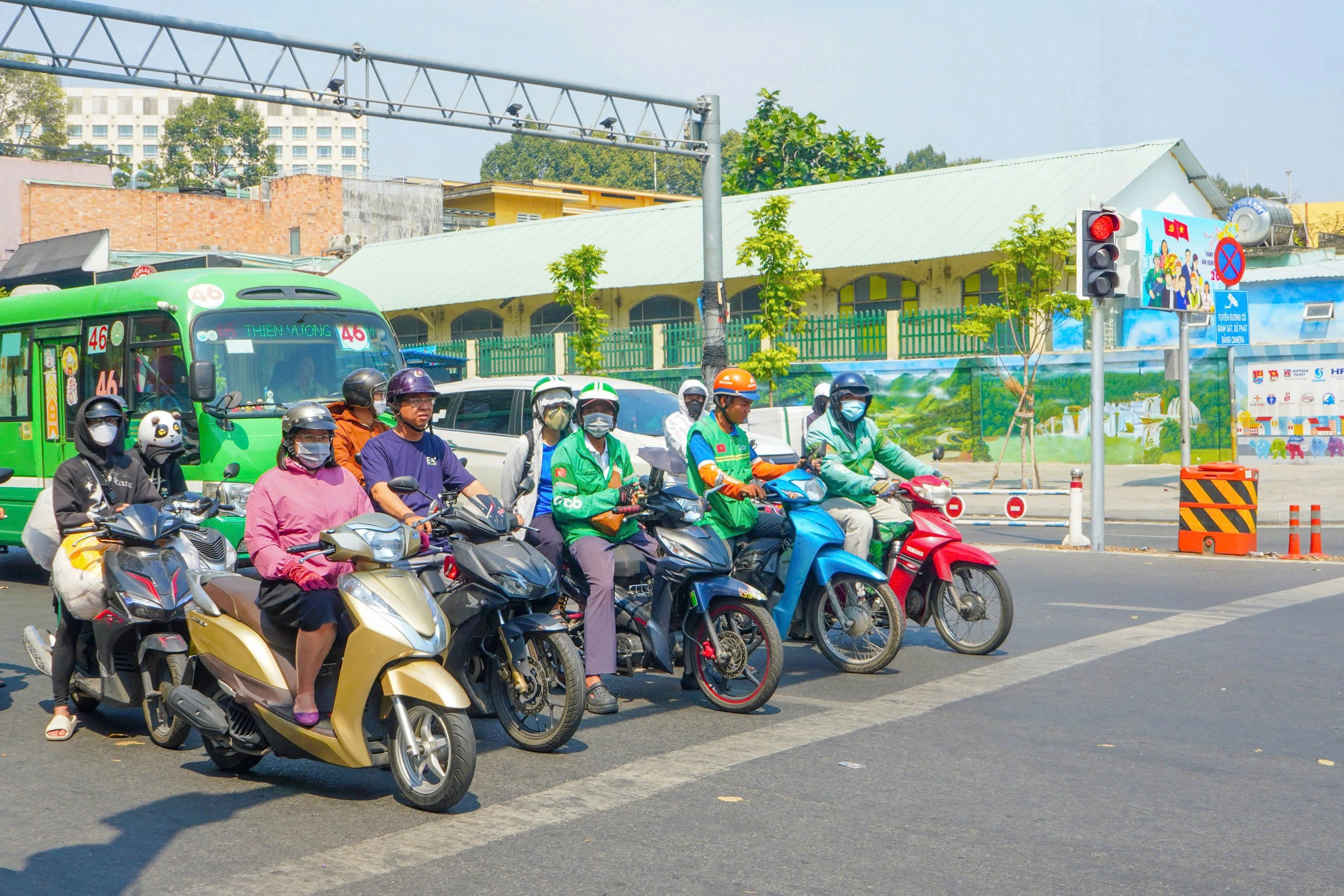 Đèn tín hiệu bất ngờ thay đổi, người tham gia giao thông xử lý thế nào? Đèn tín hiệu bất ngờ thay đổi, người tham gia giao thông xử lý thế nào?