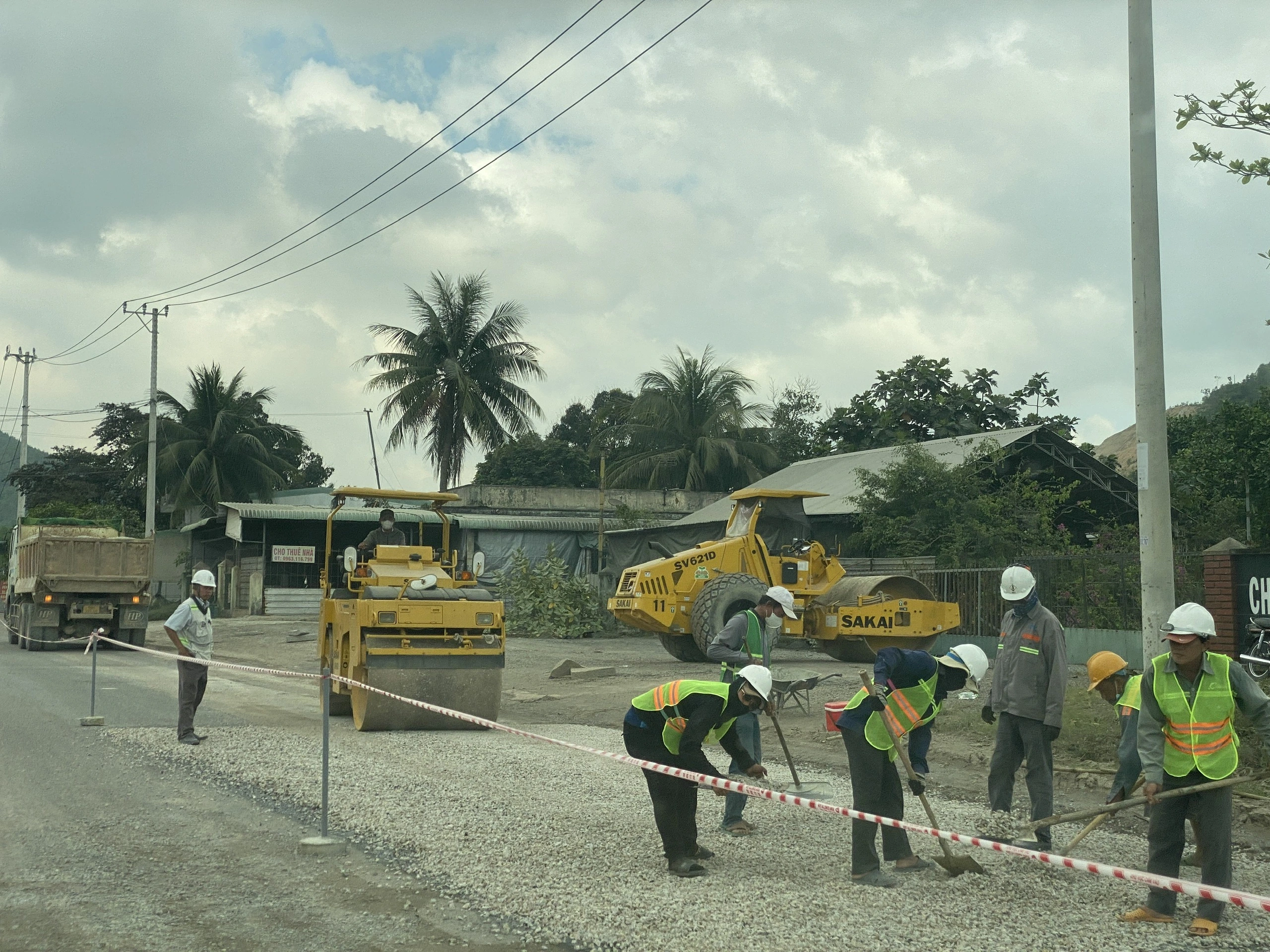 Đoạn QL1 qua TP.Quy Nhơn được sửa chữa sau phản ánh của Báo Thanh Niên Đoạn QL1 qua TP.Quy Nhơn được sửa chữa sau phản ánh của Báo Thanh Niên