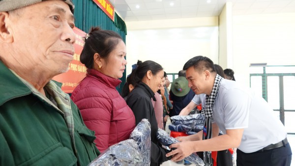 Đoàn tuyên giáo, báo chí TP.HCM tặng quà 2 xã biên giới của tỉnh Cao Bằng