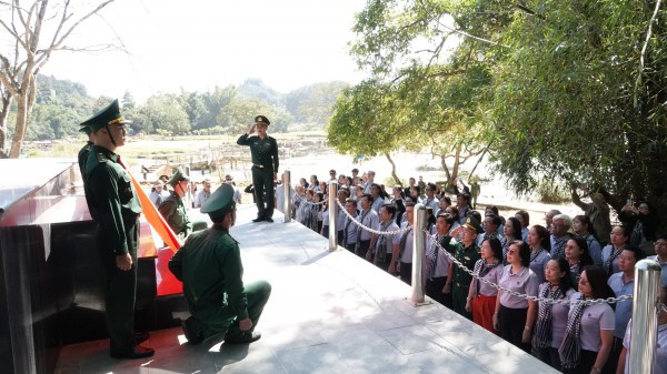 Đoàn tuyên giáo, báo chí TP.HCM tặng quà 2 xã biên giới của tỉnh Cao Bằng