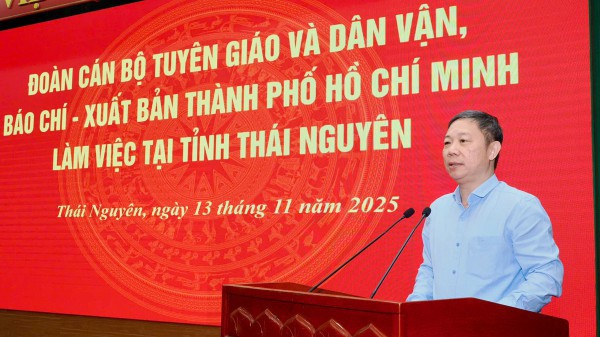 Đoàn tuyên giáo, báo chí TP.HCM tặng quà bà con Thái Nguyên bị thiệt hại mưa lũ
