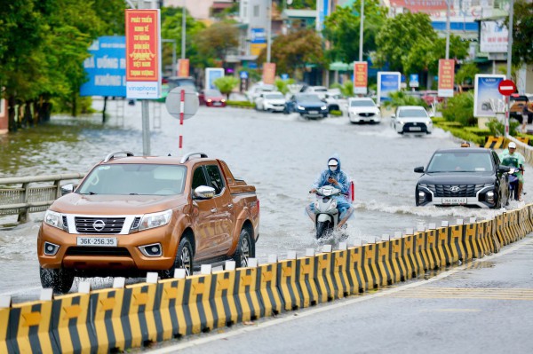 Đường phố Thanh Hóa ngập trong 