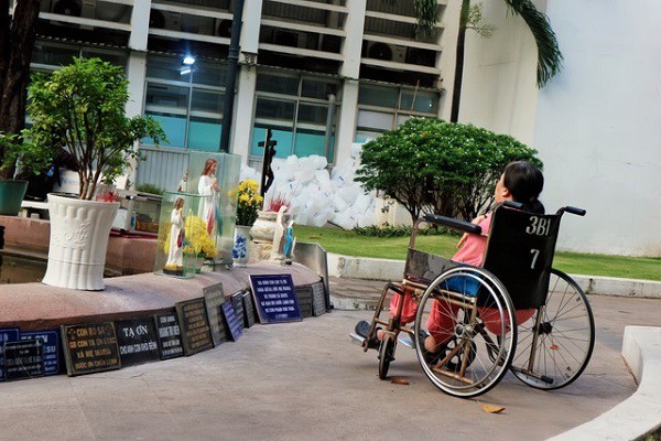 Góc nhỏ tâm linh nơi bệnh viện, bệnh nhân đến cầu nguyện năm mới khỏe mạnh