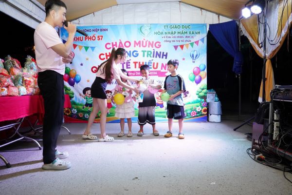 1/6 tại khu phố 57: Không cần sân khấu lớn, chỉ cần một Khu Phố biết yêu trẻ em