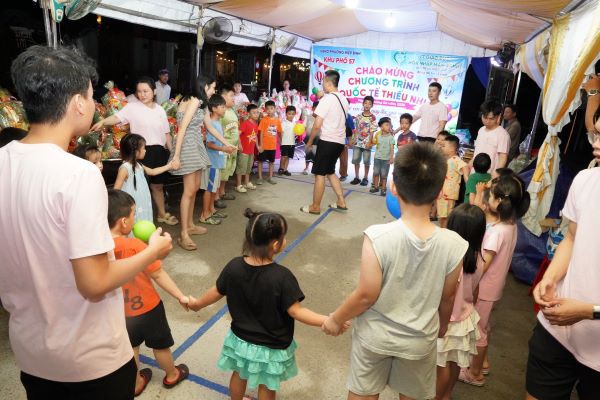 1/6 tại khu phố 57: Không cần sân khấu lớn, chỉ cần một Khu Phố biết yêu trẻ em