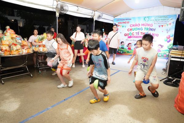 1/6 tại khu phố 57: Không cần sân khấu lớn, chỉ cần một Khu Phố biết yêu trẻ em