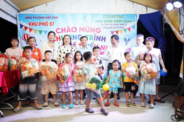 1/6 tại khu phố 57: Không cần sân khấu lớn, chỉ cần một Khu Phố biết yêu trẻ em