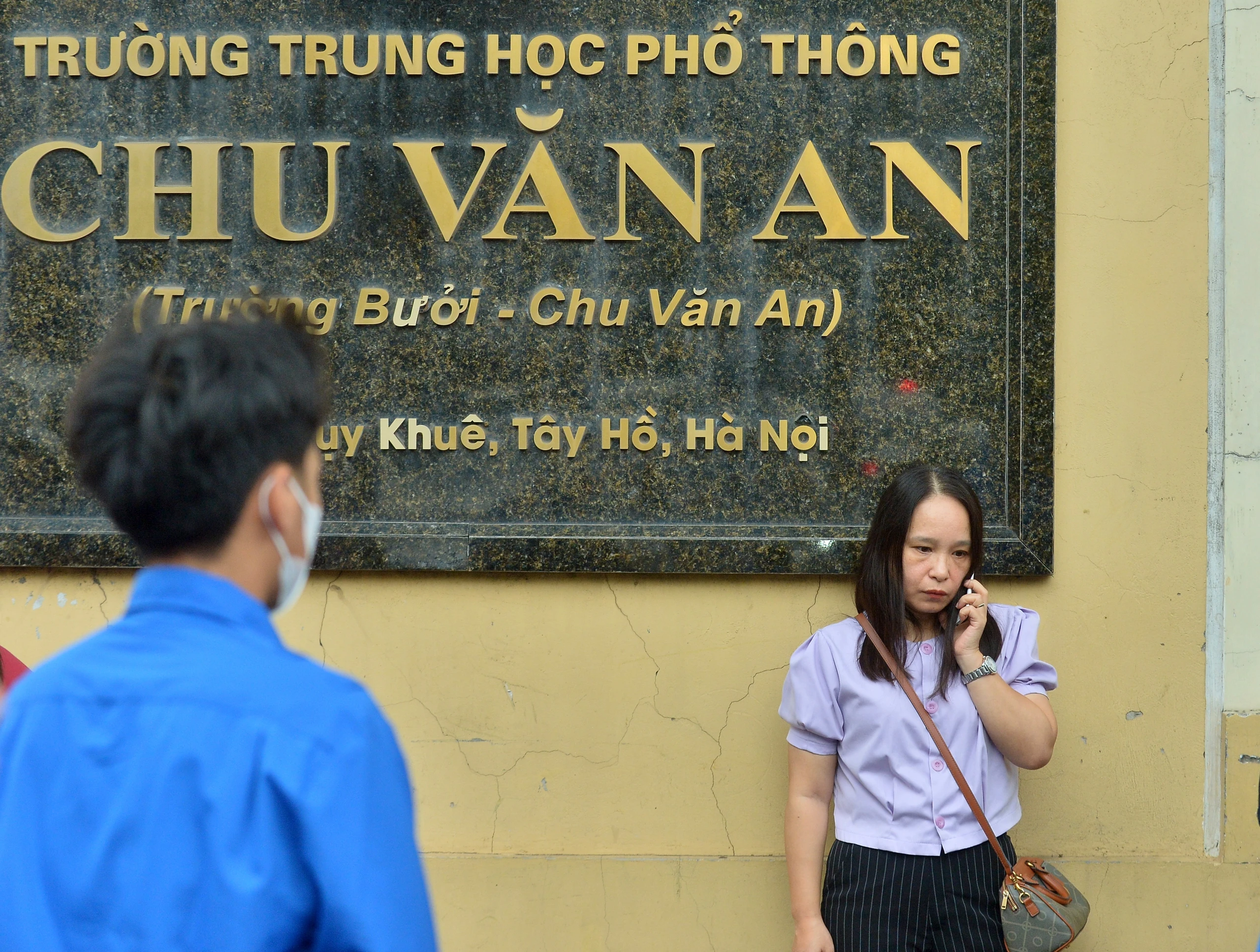 100.000 học sinh Hà Nội làm thủ tục thi vào 10: Nhiều thí sinh quên mang CCCD