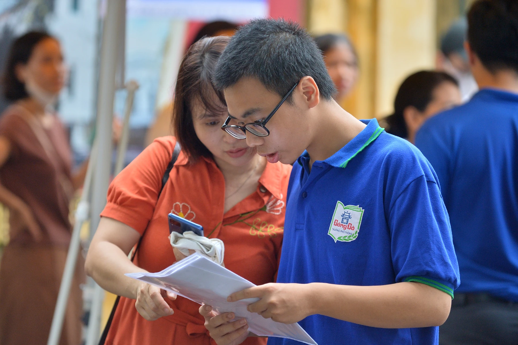 100.000 học sinh Hà Nội làm thủ tục thi vào 10: Nhiều thí sinh quên mang CCCD