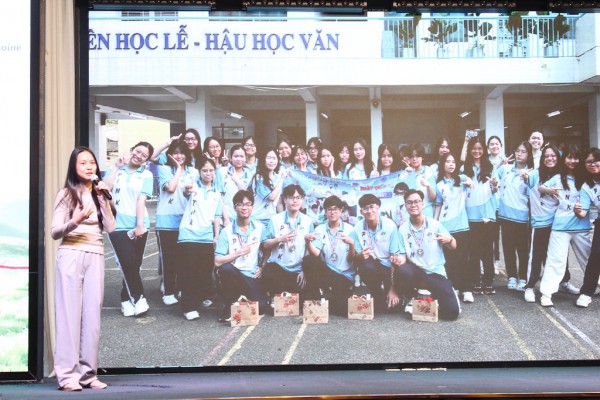 ”17 triệu học sinh, hàng chục triệu bộ đồng phục mỗi năm, rồi sẽ đi đâu?”