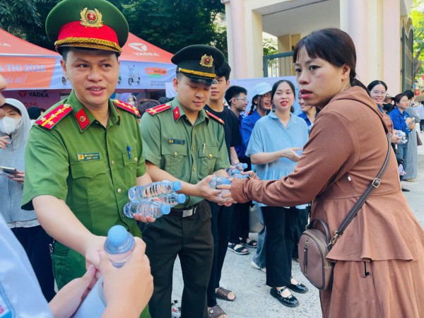 Bắc Ninh: Công an tuần tra quán internet, photocopy để chặn gian lận thi vào lớp 10