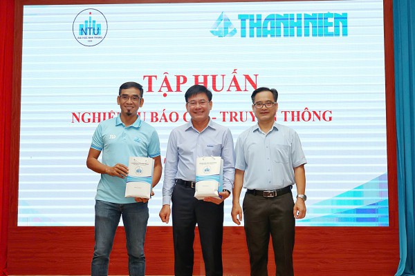 Báo Thanh Niên phối hợp Trường ĐH Nha Trang tập huấn nghiệp vụ truyền thông
