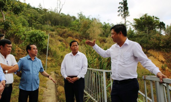 Bao giờ hàng trăm học sinh thôi cảnh đi 