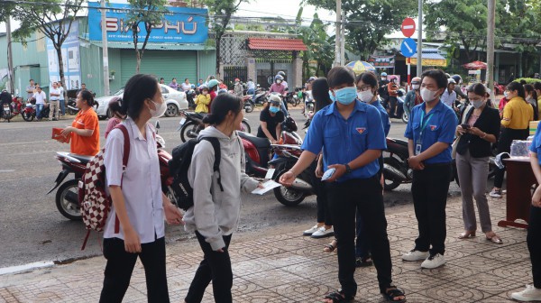 Bình Phước: Hơn 13.500 thí sinh thi tuyển sinh lớp 10 Bình Phước: Hơn 13.500 thí sinh thi tuyển sinh lớp 10
