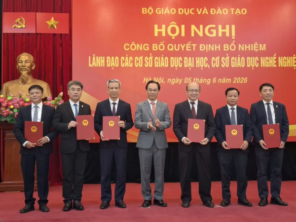 Bộ GD-ĐT bổ nhiệm 37 lãnh đạo đại học, trường đại học