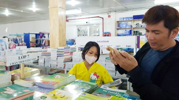 Bộ GD-ĐT có nên tổ chức biên soạn một bộ SGK?