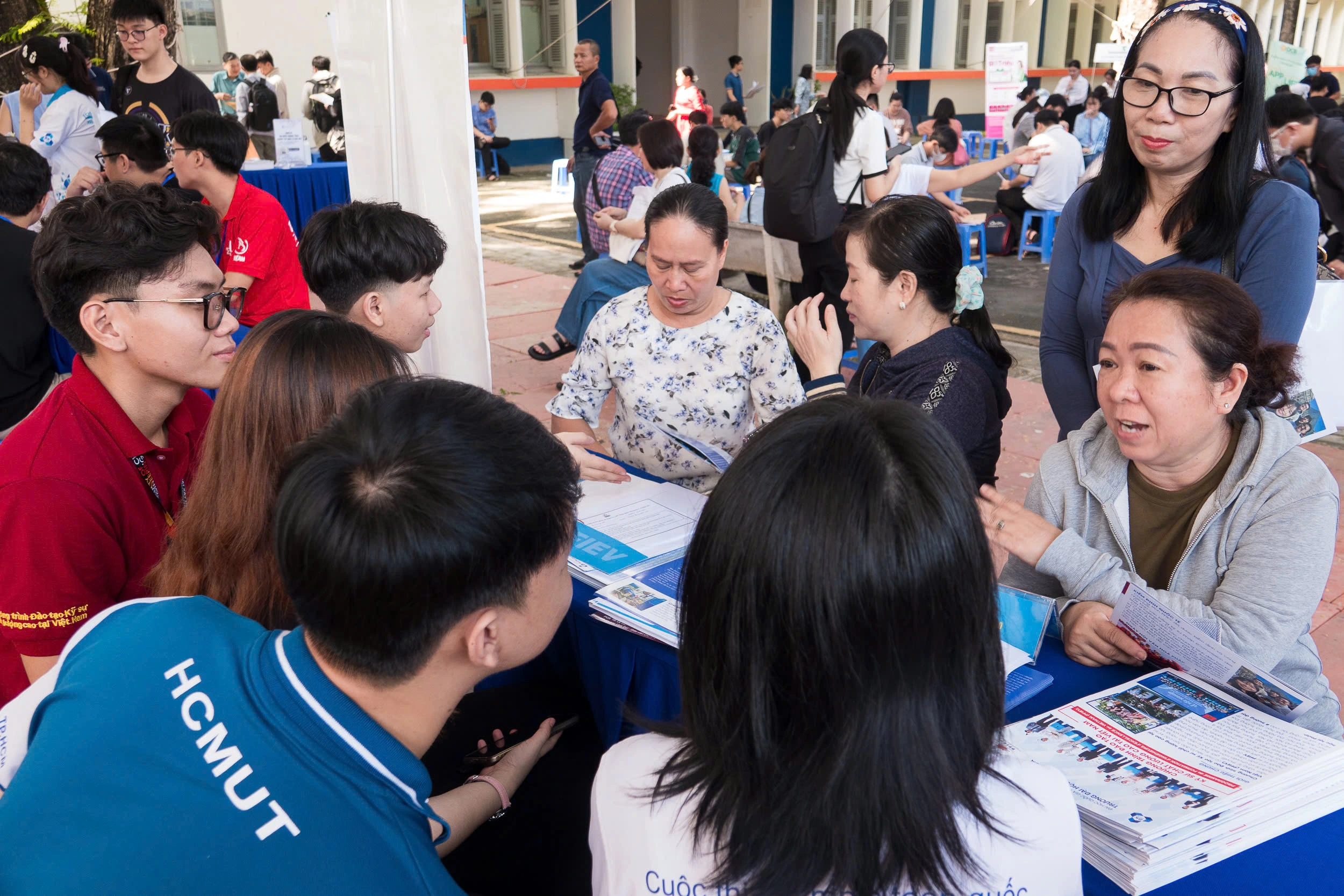 Chi phí một năm của sinh viên tại TP.HCM là bao nhiêu?