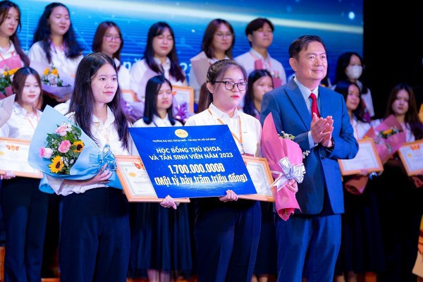 Chia sẻ cùng người học, HUFLIT không tăng học phí năm học 2024 - 2025 Chia sẻ cùng người học, HUFLIT không tăng học phí năm học 2024 - 2025