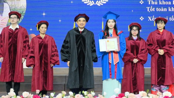Cô gái sinh ra để làm… thủ khoa Cô gái sinh ra để làm… thủ khoa
