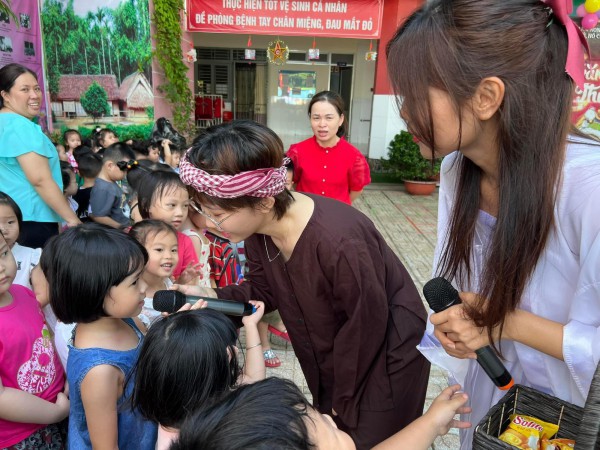 Cô giáo mầm non ‘kute’ dạy nhảy miễn phí cho trẻ em ngày hè