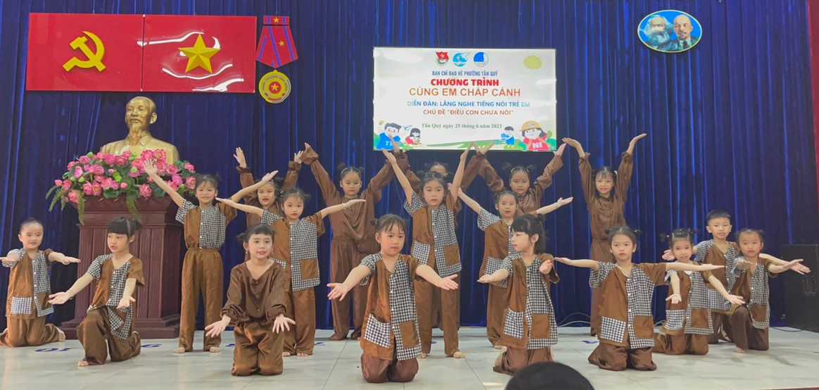 Cô giáo mầm non ‘kute’ dạy nhảy miễn phí cho trẻ em ngày hè