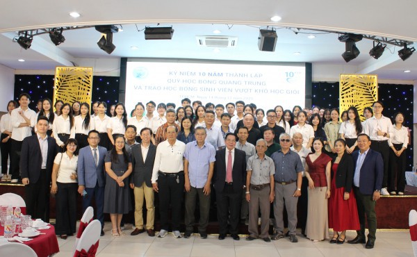 Có một quỹ học bổng 10 năm nhận được 7 tỉ đồng