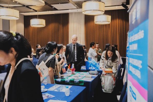 Có phải cứ du học Phần Lan sẽ được mang theo con nhỏ, gia đình đi cùng?