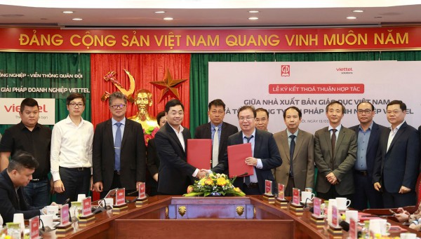 Cô trò hào hứng với nguồn tài nguyên số sống động của NXBGDVN