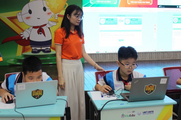 ”Con hỏi AI 20 câu, máy đều trả lời, hỏi mẹ câu thứ 3 mẹ đã la” ”Con hỏi AI 20 câu, máy đều trả lời, hỏi mẹ câu thứ 3 mẹ đã la”