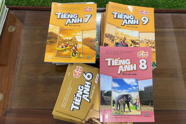 Công an vào cuộc vụ nghi sách giả ở Hà Nội