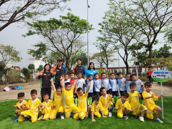 Cười hết cỡ trong ngày hội thể thao của trẻ mầm non Cười hết cỡ trong ngày hội thể thao của trẻ mầm non