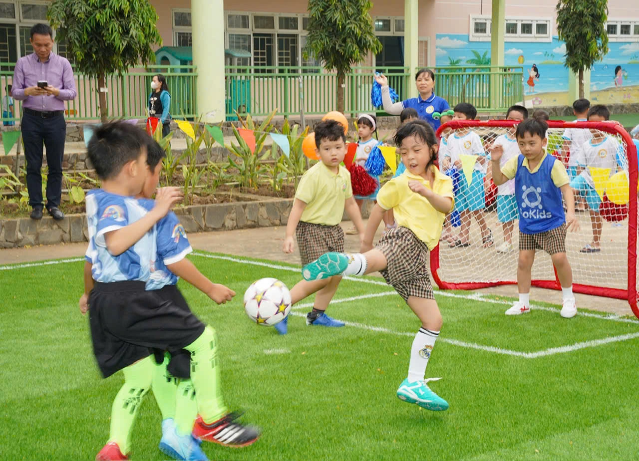 Cười hết cỡ trong ngày hội thể thao của trẻ mầm non Cười hết cỡ trong ngày hội thể thao của trẻ mầm non
