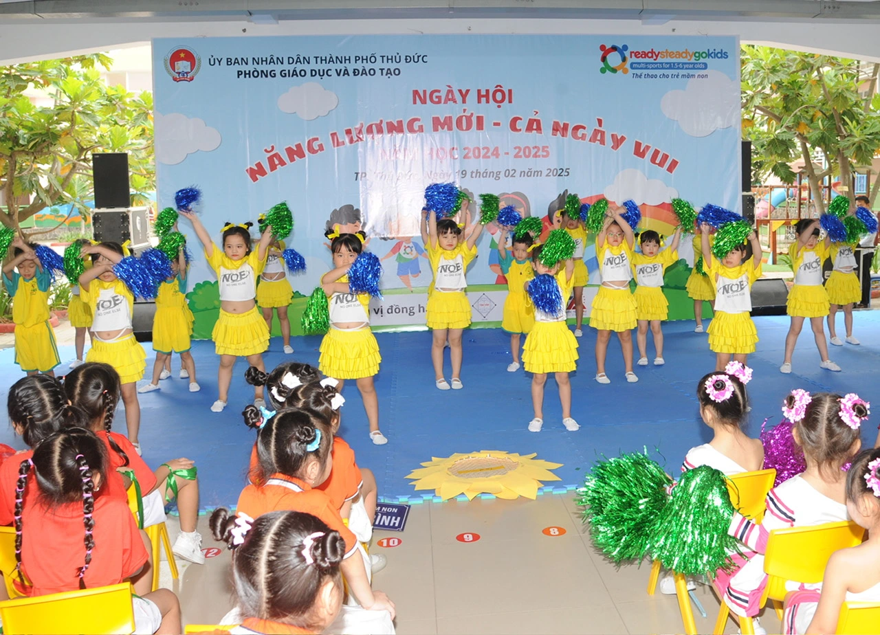 Cười hết cỡ trong ngày hội thể thao của trẻ mầm non Cười hết cỡ trong ngày hội thể thao của trẻ mầm non