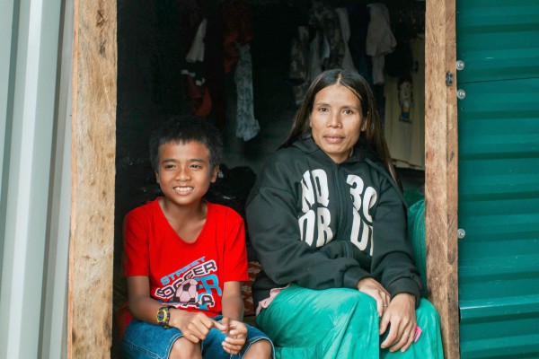 Dựng lán trại gần trường để đi học