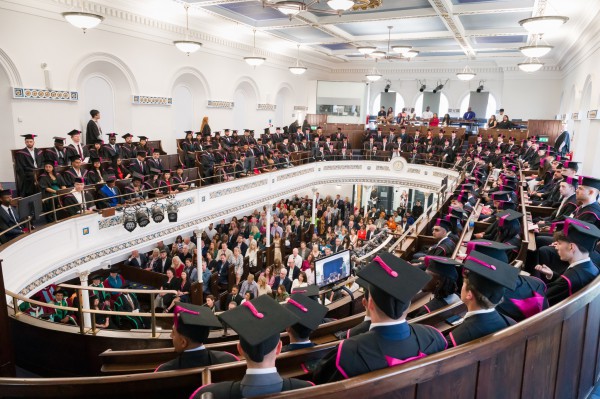 Gần 800 bằng cấp 