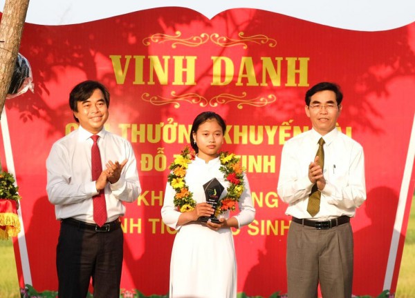 Giải thưởng khuyến tài Đỗ Thúc Tịnh vinh danh học sinh giỏi, hiếu học