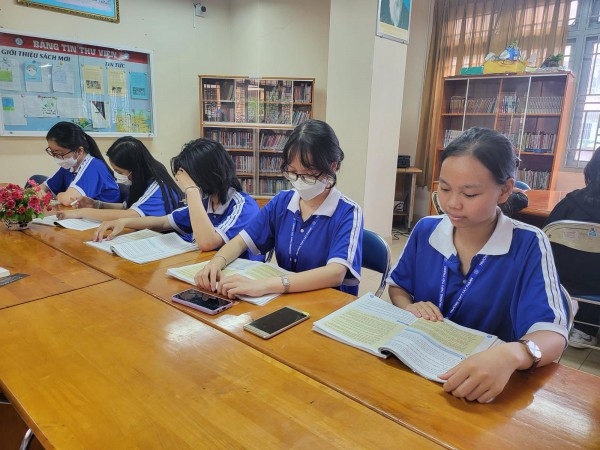 Giám đốc Sở GD-ĐT TP.HCM nêu lý do không cho học sinh sử dụng điện thoại