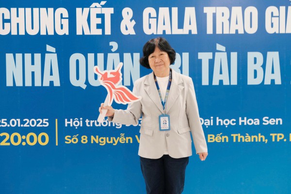 Giảng viên 76 tuổi có 3 bằng thạc sĩ, đang học tiếp cao học và tiến sĩ