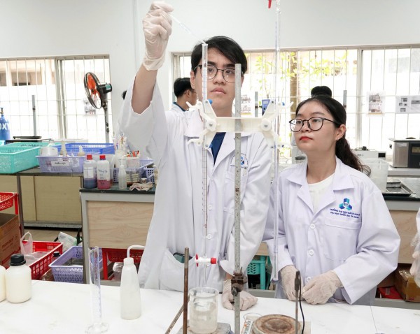 Giáo dục cùng kiến tạo và phát triển đất nước Giáo dục cùng kiến tạo và phát triển đất nước