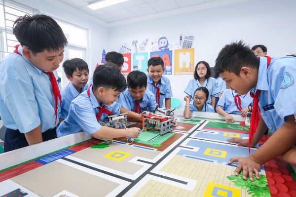 Giáo dục cùng kiến tạo và phát triển đất nước Giáo dục cùng kiến tạo và phát triển đất nước