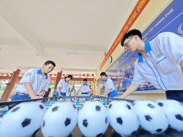 ”Giáo dục thành phố chưa bao giờ đặt nặng vấn đề học và thi cử” ”Giáo dục thành phố chưa bao giờ đặt nặng vấn đề học và thi cử”