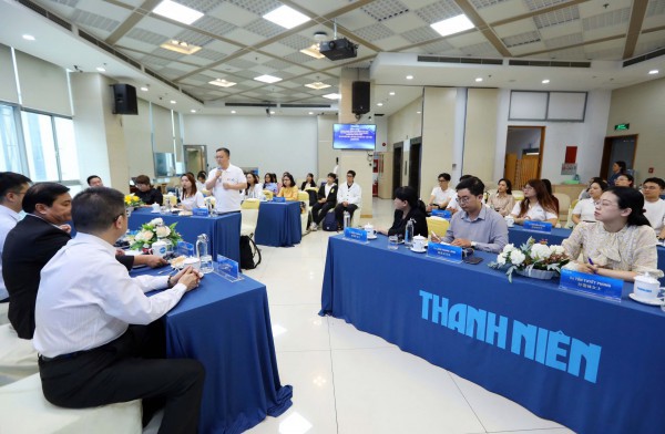 Giáo sư và nghiên cứu sinh ĐH Truyền thông Trung Quốc thăm tòa soạn Báo Thanh Niên