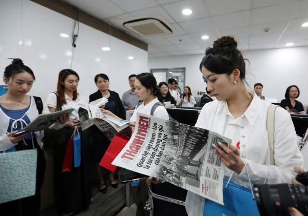 Giáo sư và nghiên cứu sinh ĐH Truyền thông Trung Quốc thăm tòa soạn Báo Thanh Niên