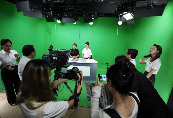 Giáo sư và nghiên cứu sinh ĐH Truyền thông Trung Quốc thăm tòa soạn Báo Thanh Niên