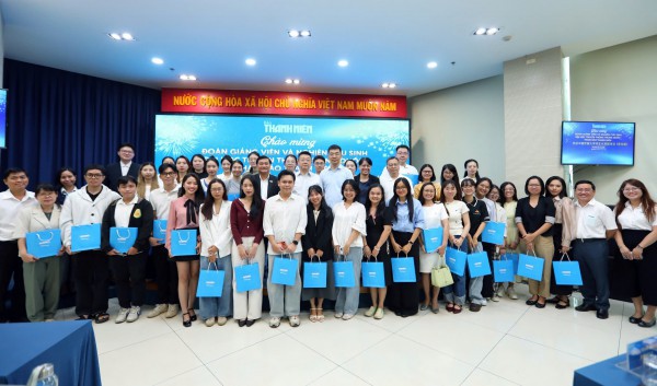 Giáo sư và nghiên cứu sinh ĐH Truyền thông Trung Quốc thăm tòa soạn Báo Thanh Niên