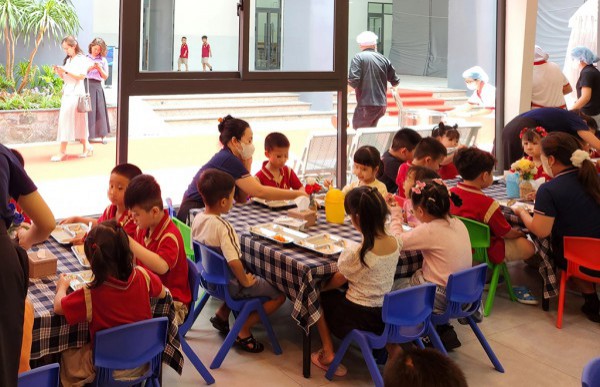 Giáo viên chuyển dịch từ tư sang công: Trường mầm non gặp khó Giáo viên chuyển dịch từ tư sang công: Trường mầm non gặp khó