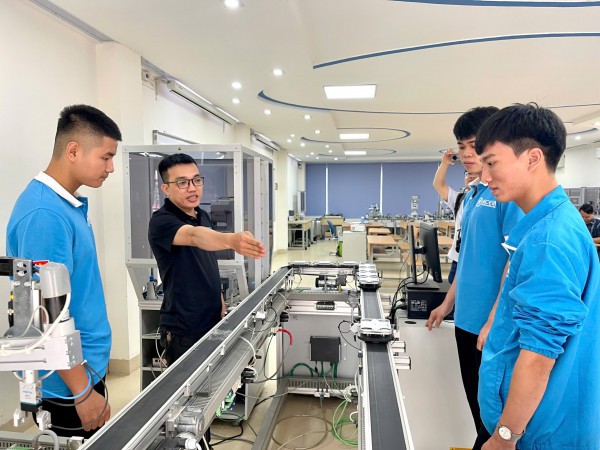 Giáo viên dạy nghề được đề xuất nhiều mức phụ cấp đặc thù: Cao nhất 85%