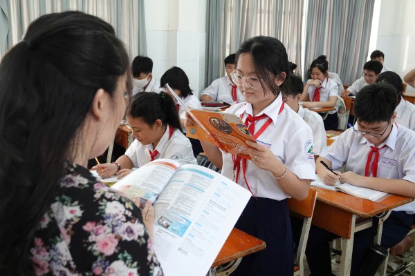 Giáo viên không kiêm nhiệm quá nhiều việc để đảm bảo chất lượng giáo dục Giáo viên không kiêm nhiệm quá nhiều việc để đảm bảo chất lượng giáo dục