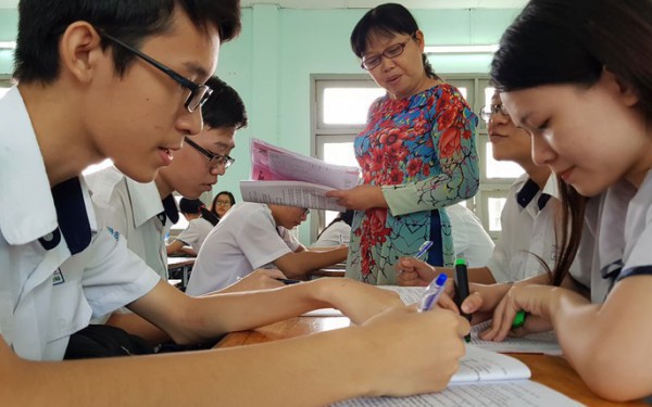 Giáo viên phải viết hàng ngàn trang sổ sách, giấy tờ mỗi năm học